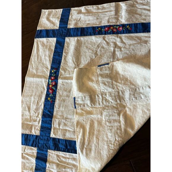 Vintage Hand Embroidered Table Topper Floral 30" x 30" - Picture 5 of 10